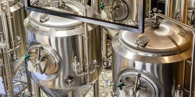 industrial beer brewing equipment