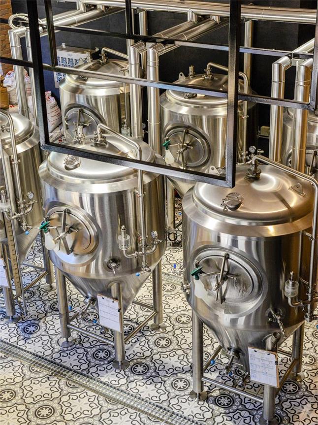 industrial beer brewing equipment