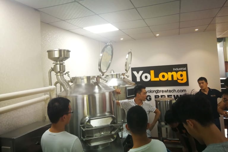 YoLong hold an activity