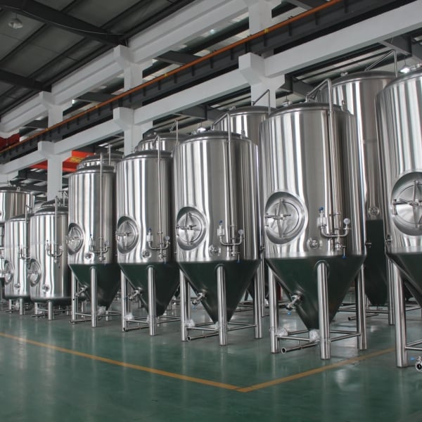 grandes tanques de fermentación